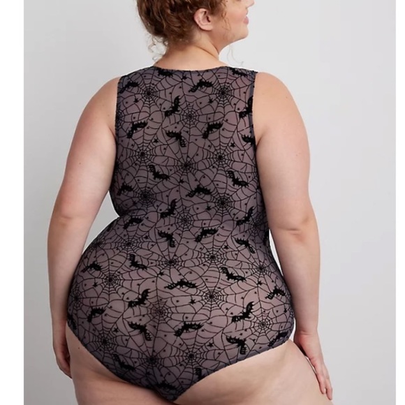 TORRID NWT WEBS & BATS MESH BODYSUIT - HALLOWEEN - Picture 2 of 5